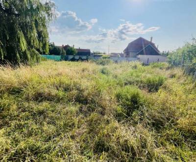 Vám EXKLUZÍVNE ponúka na predaj pozemok v obci