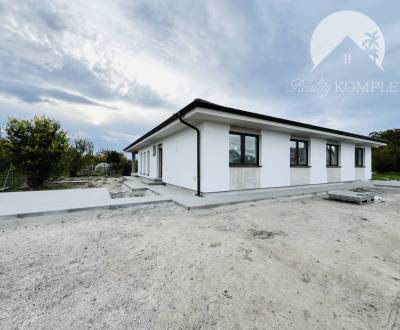 Vám ponúka na predaj 4-izbový dvojdom podľa va