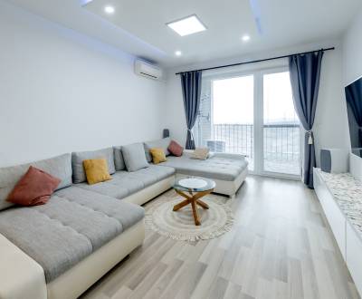 Slnečný 2i byt 53m2, s terasou, parkovaním a domácim kinom, SLNEČNICE