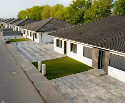 Moderný 4i BUNGALOV: Život v TOP Kvalite na pozemku v Hôrke nad Váhom!