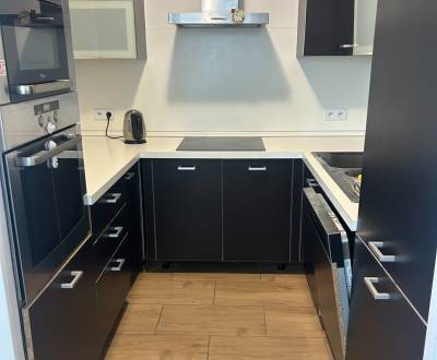 Na prenájom pekný 3 izbový byt s parkingom Slavomírova 700,- Eur