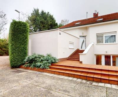 PREDAJ :  RODINNÝ DOM S BAZÉNOM A KRÁSNOU ZÁHRADOU,  KOMÁRNO