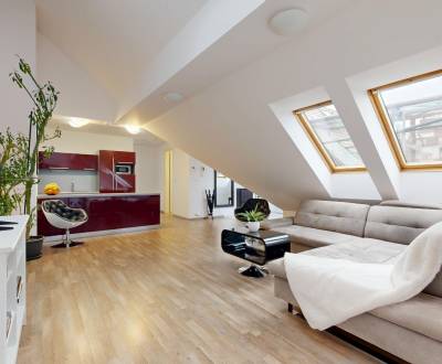 Očarujúci mezanín v historickom centre s výhľadom na hrad 