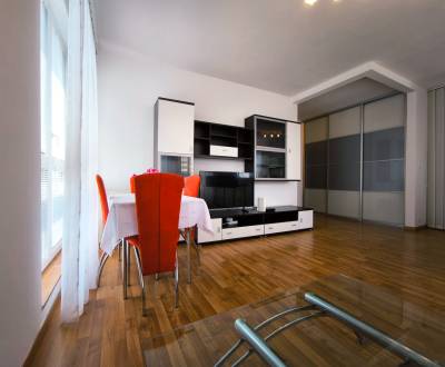 | 3i byt | Priestranný | Parkovanie | Karlova Ves