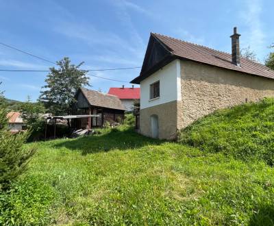 ZNÍŽENÁ CENA: Chalupa, pozemok: 830 m2, pri jazere, Banský Studenec 