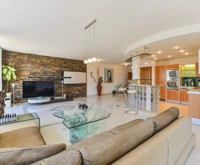 Staré Mesto | 5i byt 175 m² + 4 balkóny + možnosť 2× parking