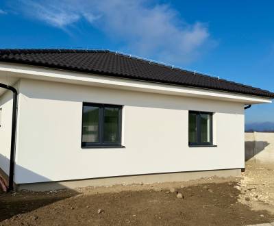 * novostavba 4i bungalovu, Topoľnica