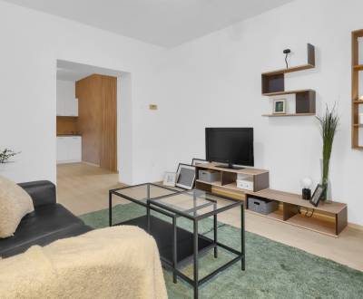 Svetlý, príjemný 2i byt 52m2, kúpeľňa s oknom, 2x pivnica, NIVY