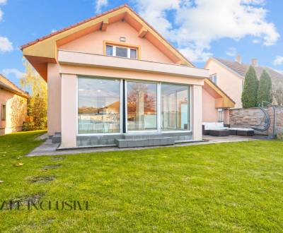 NA PREDAJ POSCHODOVÝ 5-IZBOVÝ RODINNÝ DOM, DOBROHOŠŤ