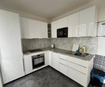 3-izb. byt, Komárnická ul., Ružinov pri Štrkovci