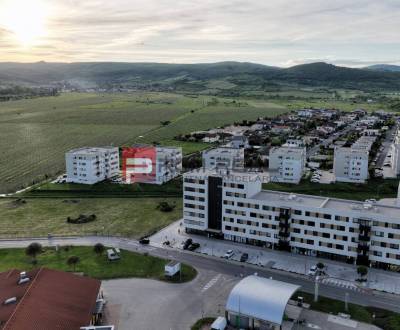 NA Predaj 4 izbový byt v projekte VINICE Pezinok 150m2