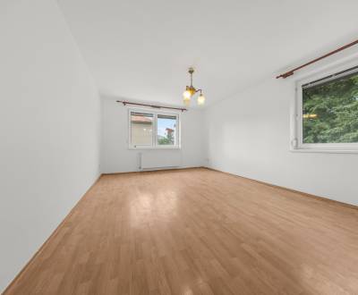 VEĽKORYSÝCH 93 M²: SVETELNÝ 3-IZBOVÝ BYT, 2x BALKÓN, TICHÉ PROSTREDIE