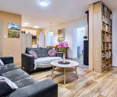 Zrekonštruovaný 4-izbový rodinný dom s veľkým pozemkom, garážou, Senec