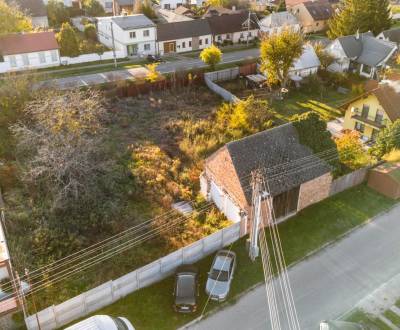 Kúpte si STAVEBNÝ POZEMOK na 3 RD alebo 2 DVOJDOMY s IS, INTRAVILÁN