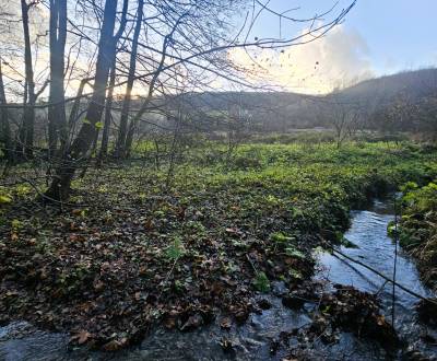 Predaj pozemok 695 m2, Nižný Klátov, potok, tichá lokalita