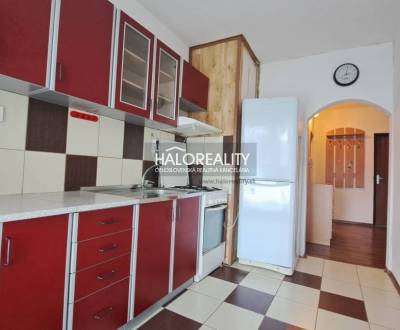 REZERVOVANÉ - Predaj, trojizbový byt Žiar nad Hronom...