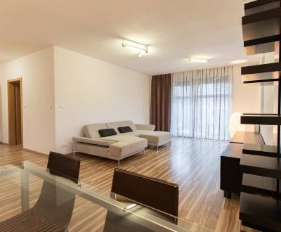 REZERVOVANÉ Svetlý 2-izbový byt s balkónom a parkovaním