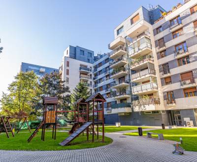 Priestraný 3(4) izb. byt, 81 m2, loggia 8,5m2, 3 x balkón, BORIA