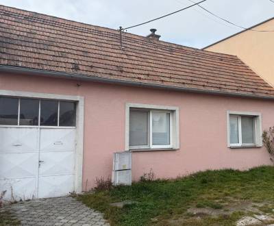 Ponúkame na predaj starší 3-izbový RD v Stupave !!!