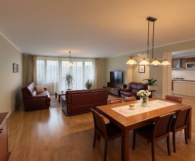 PREDAJ veľkolepý, 4 izbový byt s garážou v lone prírody, Kysucká ul.