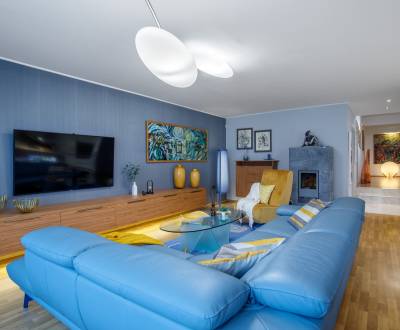 Výnimočný rodinný dom z poctivých materiálov v centre mesta Senec 