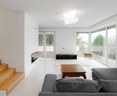 Jedinečný 5i RD 180 m2, 2x terasa, s krbom a saunou, záhrada, pri lese