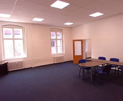 Na prenájom priestor- kancelária 60 m2 Trnava - Františkánska