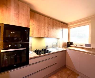 EXKLUZÍVNE - Veľký 3i byt s benefitmi rodinného domu, Boleráz