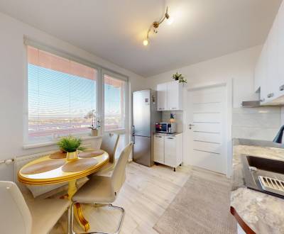 ZREKONŠTRUOVANÝ 3-IZBOVÝ BYT (74 m2) S BALKÓNOM, PIVNICOU, 2 x WC