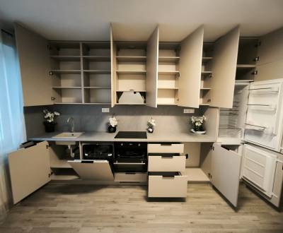 KOMLETNE ZREKONŠTRUOVANÝ a DOPOSIAĽ NEOBÝVANÝ 4 IZB. byt, Raketová ul.