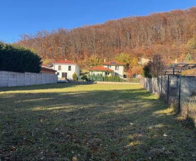 Na predaj veľký stavebný pozemok v atraktívnej štvrti Marianky