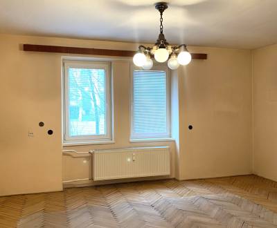 REZERVOVANÉ - Veľký 2-izbový byt s loggiou v centre Martina