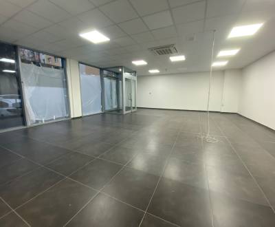 – PRENÁJOM – Viditeľný obchodný priestor v srdci Petržalky