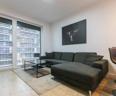 Luxusný 2i byt s loggiou v Slnečniciach, Petržalka