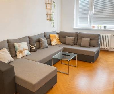 Svetlý, jedinečný 2i byt 62m2, po rekonštrukcií, s pivnicou  