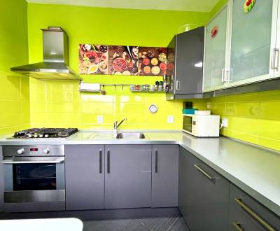 Priestranný 3-izbový byt na prenájom – Petržalka, Bratislava