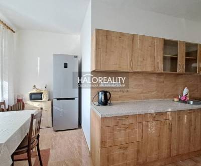 REZERVOVANÉ - Predaj, trojizbový byt Žiar nad Hronom...