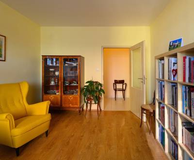 SLNEČNÝ ČIASTOČNE ZARIADENÝ 3 IZBOVÝ BYT, BALKÓN, PEZINOK