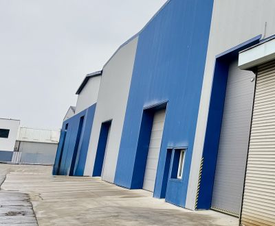Na prenájom výrobná hala/sklad, 1000m2, 2x portálový žeriav, Trnava 
