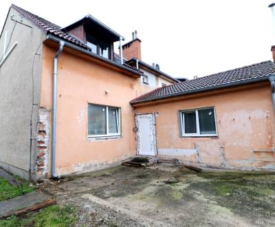 PREDAJ: rodinný dom v tichej uličke, Vrbové