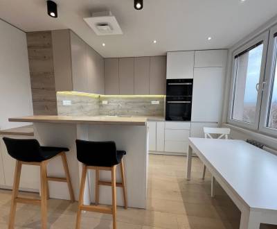 REZERVOVANÉ ! ŠTÝLOVÝ, KOMPLET PREROBENÝ 3-IZ BYT (72 m2), BÁNOVCE N/B