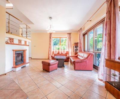 VÝNIMOČNÉ TICHÉ MIESTO PRI LESE - DOM s VEĽKÝM POZEMKOM