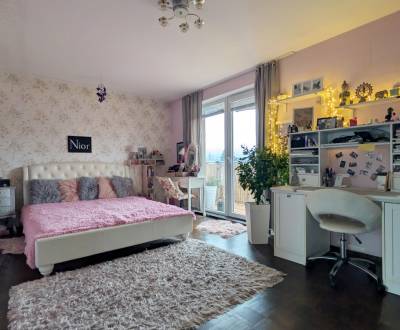 EXKLUZÍVNY 5-IZBOVÝ MEZONET SO STREŠNOU TERASOU (REZERVOVANÉ)