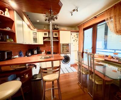 R E Z E R V O V A  N E -  Hollého ulica - 3 izb. byt s balkónom