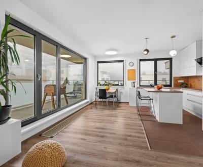 PREDAJ svetlého, zariadeného 3i bytu s lodžiou - STARÉ GRUNTY