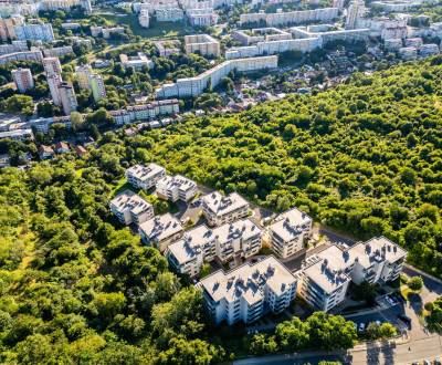 PREDAJ svetlého, zariadeného 3,5i bytu s veľkou terasou - STARÉ GRUNTY