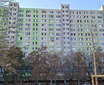 PETRŽALKA -Obchodný priestor v blízkosti električkovej trate na predaj