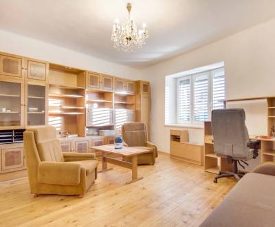 Rodinný dom s garážou na ul. Pod kopcom, Nové Zámky, 649m2