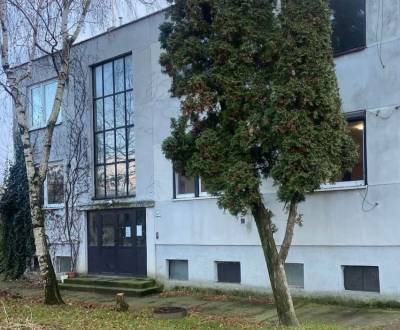  Na predaj  3i byt s vlastnou garážou neďaleko Šale