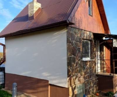 Murovaná chata s peknou záhradkou v Pozdišovciach